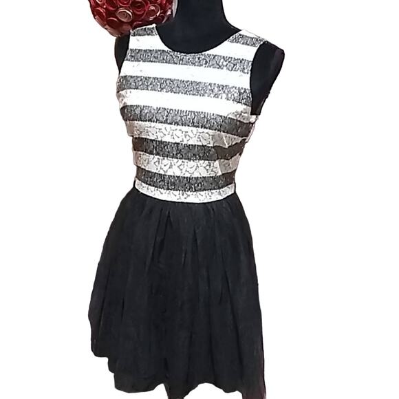 Soprano Black & Cream Sequined Dress Juniors - Picture 1 of 7